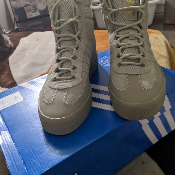 Adidas Samba boot, pale green size 8 women’s fits a women’s 8.5 comfortably too! - Picture 7 of 8